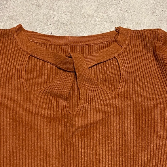 Rust Long Sleeve Ribbed Top - Picture 2 of 3